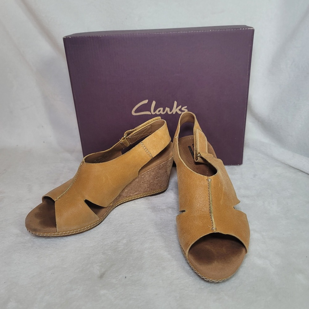 Clarks‎ Helio Float Bohemian Y2K Wedge Sandals Yellow Leather Size 7 Resortwear